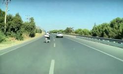 Motosiklet bir anda yola çıktı, kaza kıl payı önlendi
