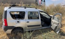Bolvadin’de kontrolden çıkan otomobil şarampole savruldu