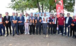 Acıpayam’da sezonun ilk badem hasadı yapıldı