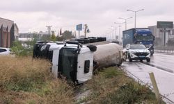 Bursa'da tuz yüklü tanker kanala devrildi
