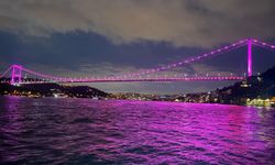 Köprü pembeye büründü
