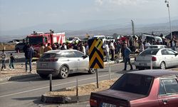 MHP'li vekilin konvoyunda kaza: 1 ölü, 7 yaralı