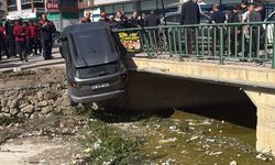 Afyonkarahisar’da zincirleme kaza: Araç dereye uçtu