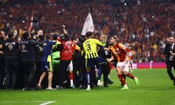 Galatasaray-Fenerbahçe derbisi sonrası saha karıştı!