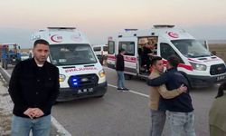 Ağrı'da içinde 4 çocuğun da bulunduğu araç takla attı