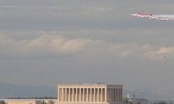 Türk Yıldızları Anıtkabir ve Külliye üzerinde uçtu