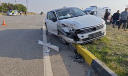 Çınar’da otomobil tırla çarpıştı, 3’ü çocuk 4 kişi yaralandı