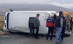 Hakkari'de okul servisi devrildi: 10 öğrenci yaralandı