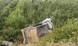 Isparta'da kontrolden çıkan tır bahçeye devrildi: 1 ölü