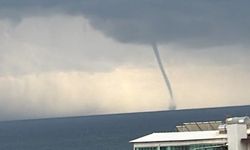 Mersin’de deniz üzerinde peş peşe 3 hortum oluştu