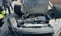 Van-Gevaş kara yolunda kaza! Otomobil ters döndü