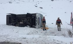 Erzurum'da halk otobüsü devrildi: 1 ölü, 20 yaralı