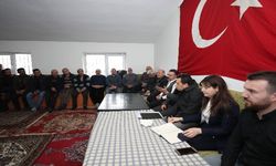 Sincan'da mahalleleri gezen Başkan Ercan, halkın taleplerini dinliyor
