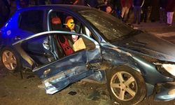 Ankara'da 2 otomobil çarpıştı: 1 yaralı