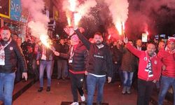 Sivassporlu taraftarlardan hakemlere yürüyüşlü tepki