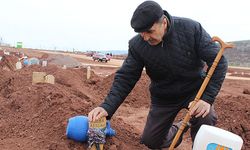 Kadınlar Günü'nde, öldürülen kızının mezarında gözyaşı döktü