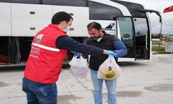 Hatay'a giderken yolda kalan otobüs şoförünün yardımına belediye koştu