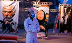 İran'da son 24 saatte korona virüsten 74 kişi öldü