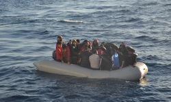 Yunanlıların ölüme terk ettiği 10'u çocuk 24 göçmen kurtarıldı