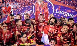 Liverpool şampiyonluk kupasını kaldırdı