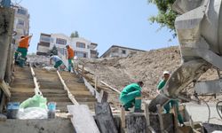 Çankaya'dan merdivenli yol yapımı