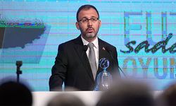 Bakan Kasapoğlu'ndan şampiyon genç voleybolculara tebrik