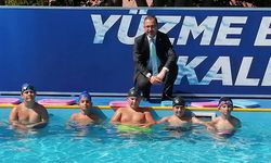Bakan Kasapoğlu: 'Amacımız isteyen herkese yüzme öğretmek'