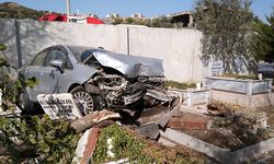 İzmir'de ilginç kaza: Aracıyla mezarlığa uçtu, 6 mezar zarar gördü