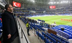 Bakan Kasapoğlu, millileri yalnız bırakmadı