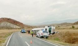 Nallıhan Ankara Karayolunda tır devrildi; 1 Yaralı