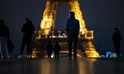 Fransa'da 8 büyükşehirde sokağa çıkma yasağı başladı