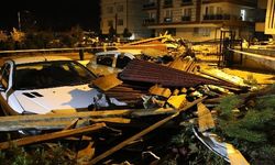 Başkent'te şiddetli fırtına binaların çatısını uçurdu