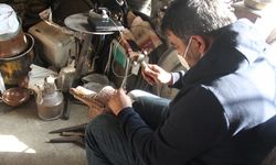 Bakır işleme ustası Türkmen: Bakırcılar Çarşısı'nda çekiç sesleri her geçen gün azalıyor