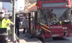 Beşiktaş'ta feci kaza! Çift katlı belediye otobüsü bariyerlere çarptı