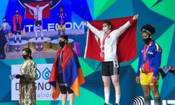 Bartın Üniversitesi öğrencisi Dilara Uçan, halterde dünya şampiyonu oldu