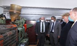 ATO Başkanı Baran, Milli Eğitim Bakan Yardımcısı Özer'le birlikte Gazi Mesleki ve Teknik Anadolu Lisesi'ni ziyaret etti