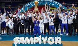 2020-2021 Basketbol Süper Ligi şampiyonu Anadolu Efes kupasını aldı