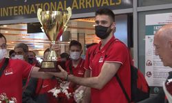 A Milli Voleybol Erkek Takımı şampiyonluk kupasıyla yurda döndü