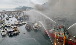 Hong Kong'da marinada yangın: 16 tekne yandı