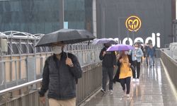 Kadıköy'de öğrencinin yağmur sonrası trafik ve otobüs isyanı