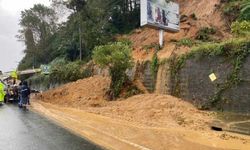 Karadeniz sahil yolunda heyelan