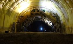 Yıl sonunda tamamlanması hedeflenen Zigana Tüneli'nde çalışmalar gece gündüz sürüyor