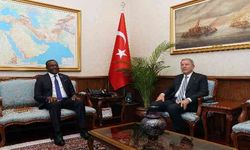 Bakan Akar, Kamerun Büyükelçisi Tchatchouwo'yu kabul etti