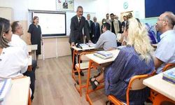 Bakan Özer'den uyum eğitimleri programına başlayan okula ziyaret