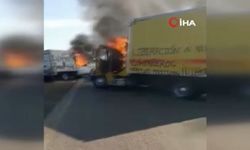 Meksika'da öğrenciler araçları ateşe verdi