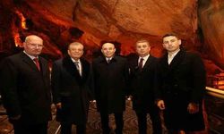 Gölbaşı Belediye Başkanı Ramazan Şimşek, Mevlüt Karakaya ile beraber Tulumtaş Mağarası'nı gezdi