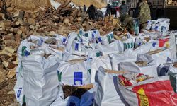 Köylüler "Onlar üşürse biz donarız" diyerek deprem bölgesi için odun hazırladı