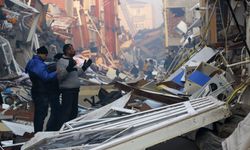 Depremde yaralanan 53 kişi İstanbul'a götürüldü