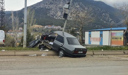 Nallıhan’da feci kaza: Araç ortadan ikiye ayrıldı