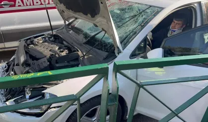 İnegöl’de ticari araç ile kamyonet çarpıştı!